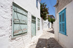 Ydra - Narrow street and colorful shutters